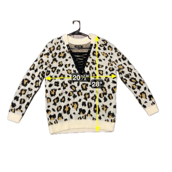 Love Tree Leopard Print Sweater With Black Lace Up V-Neck Detail Sz Medium - Picture 7 of 10